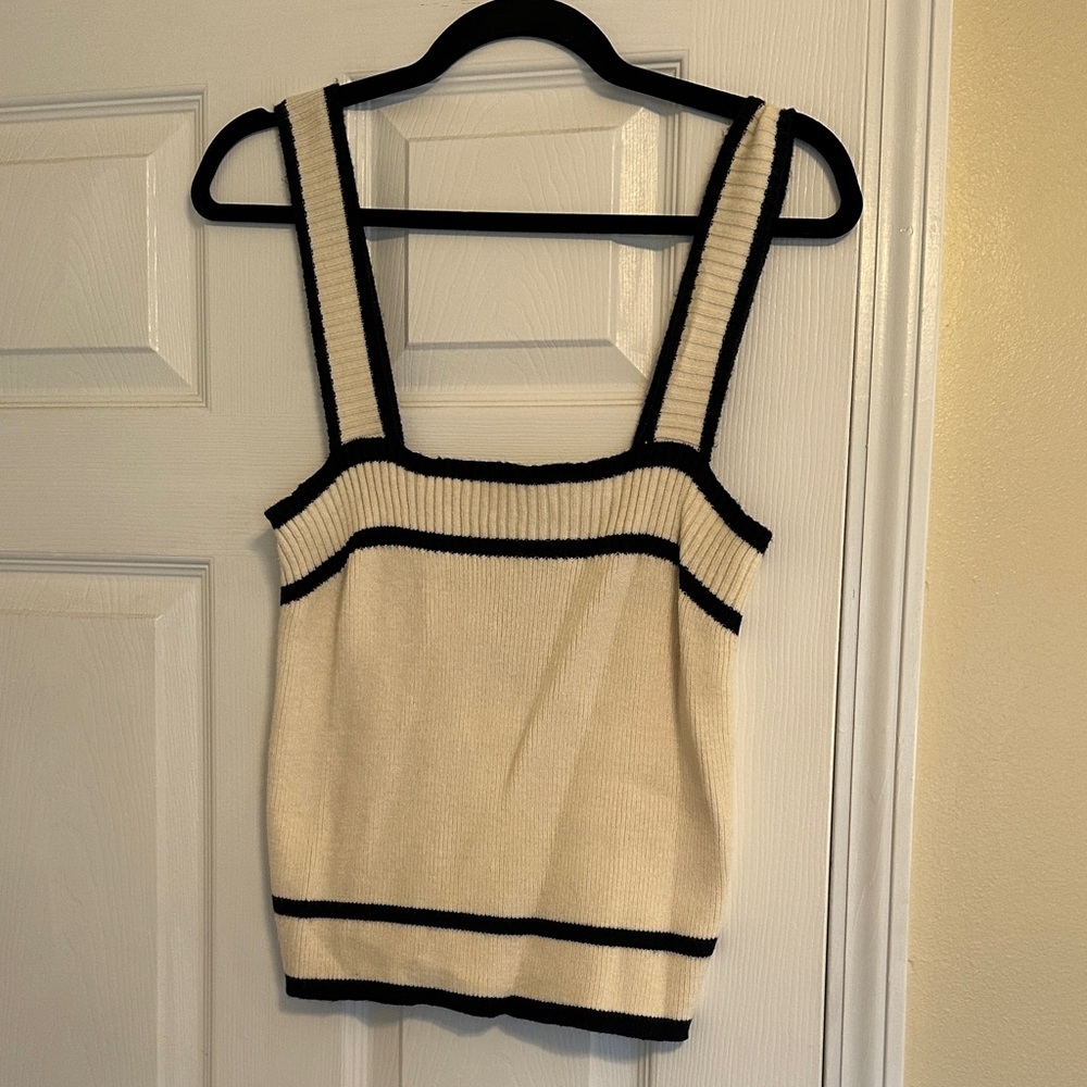 Contrast Knit top-black and white